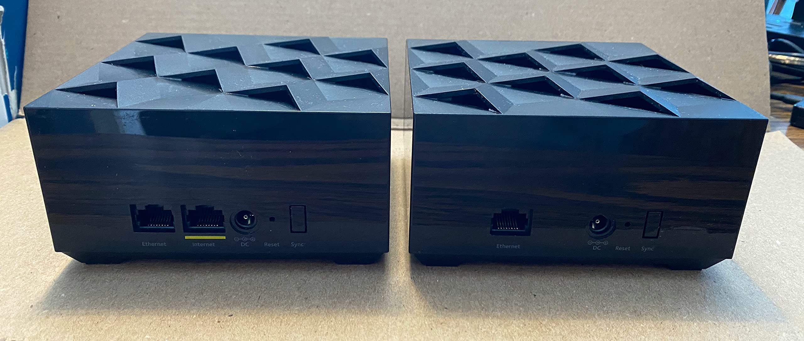 Ubcwin NETGEAR Nighthawk 全家用网眼 WiFi 6 系统 (MK62) - AX1800 路由器带1个卫星扩展器，覆盖范围高达3000平方英尺和25+设备，MK62-100NAS