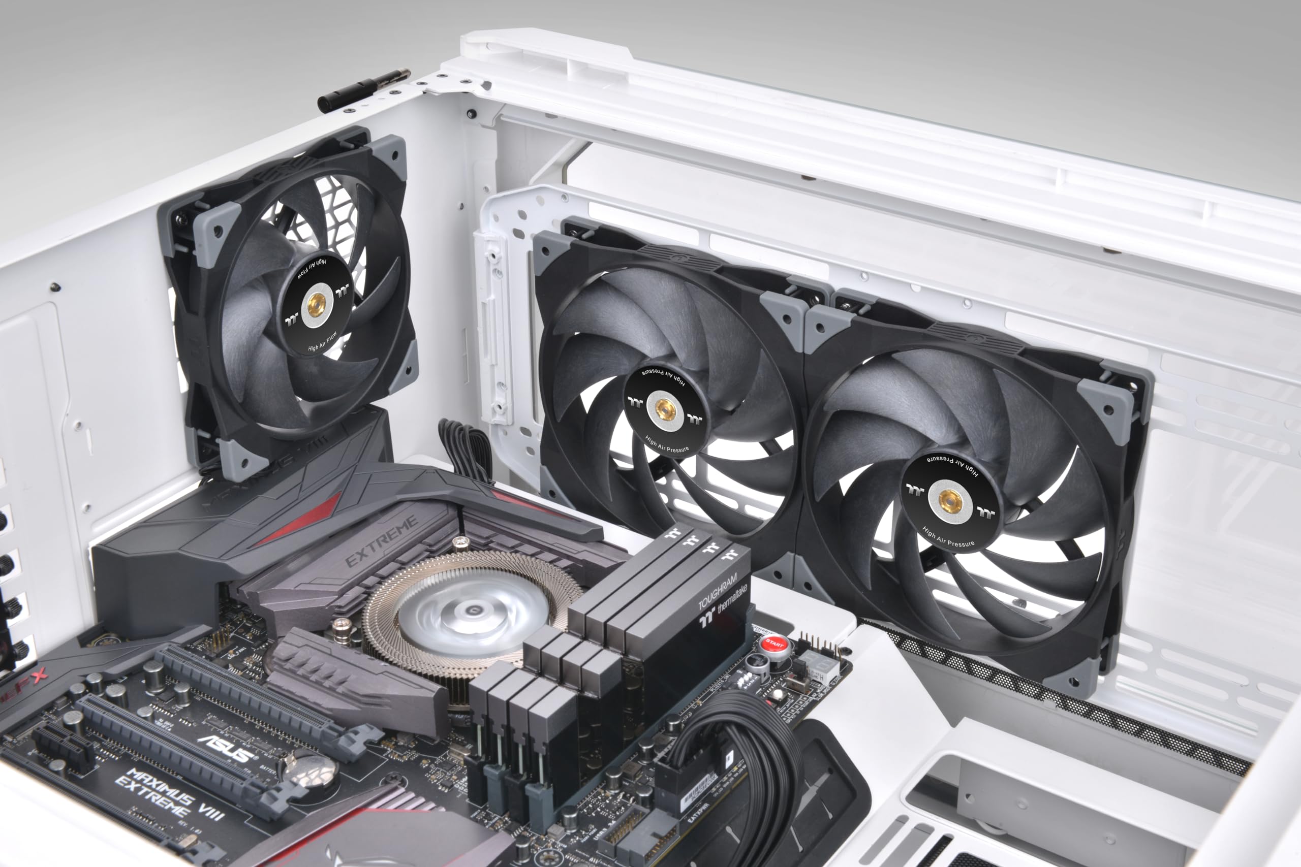 Thermaltake SWAFAN GT14 PC Cooling Fan, 3 Types of Detachable Fan Blades, High Pressure/High Air Flow/Reversed (Single Fan Pack) CL-F157-PL14BL-A