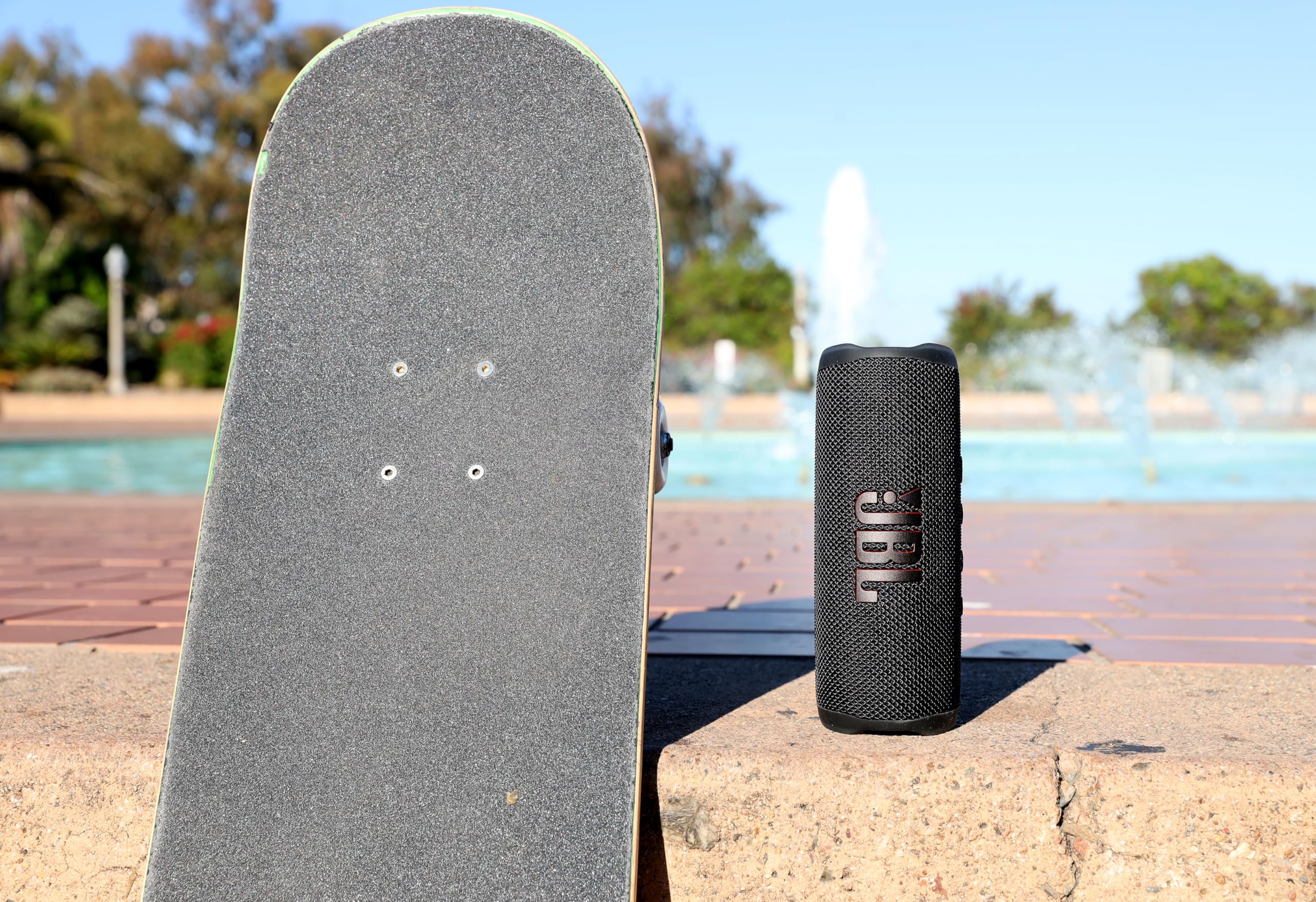 JBL Flip 6 Portable Bluetooth Speaker, 20W Power, 12 Hour Playback, IP67 Waterproof - Green